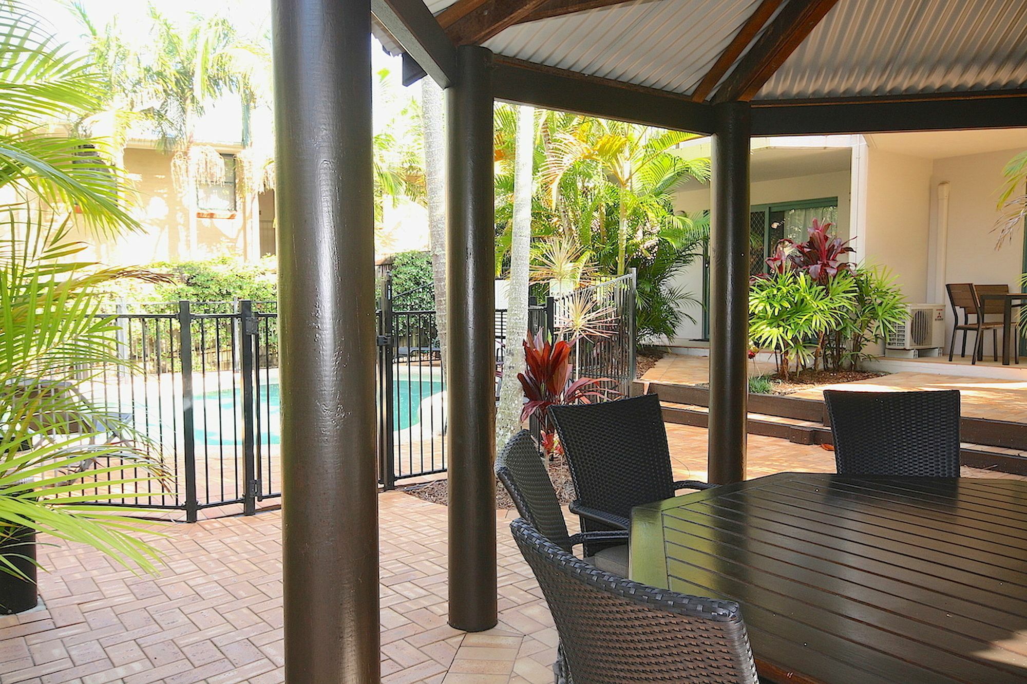 Aparthotel Cossies By The Sea à Byron Bay Extérieur photo